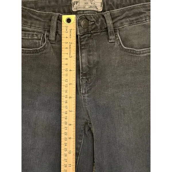 Free People Washed Black Low Rise Flared Jeans Raw Hem‎ Cropped Size 24 Slim Fit - Image 8