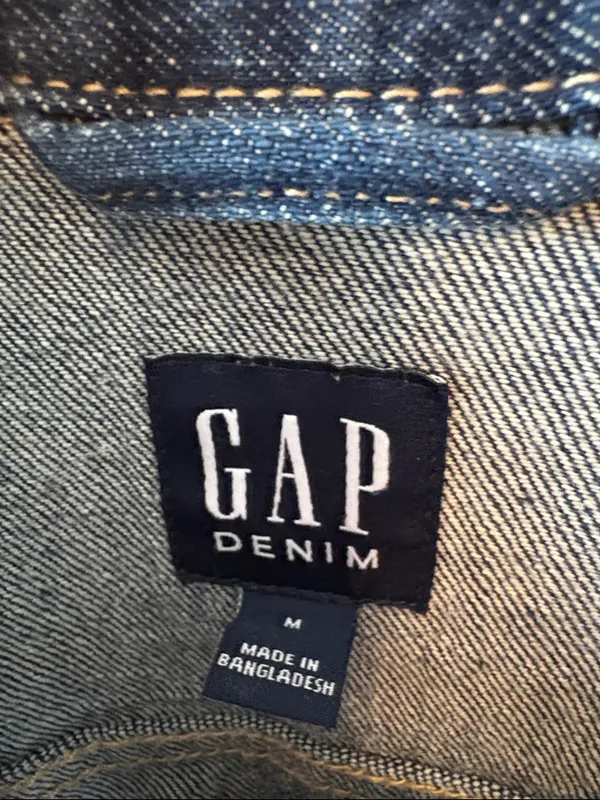 GAP Blue Denim Jean Jacket with Button Front - Image 4
