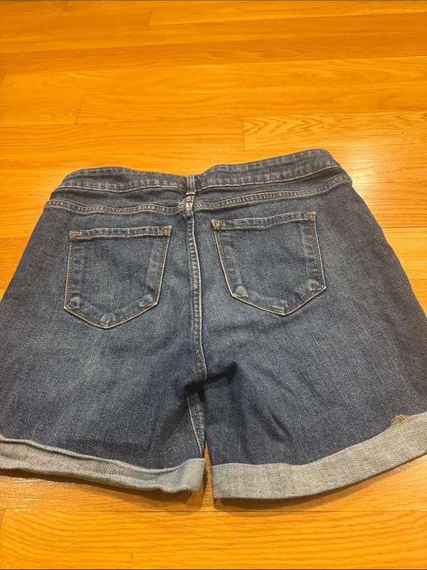 Old navy women’s distressed jeans shorts size 4 . - Image 6