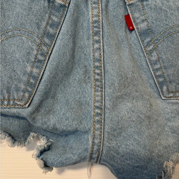 Levi’s 501 Original Fit High Rise Womens Shorts size W27 - Image 3