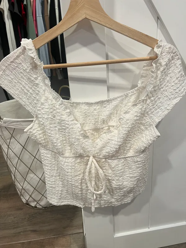 Amazon cream going out top - Image 2
