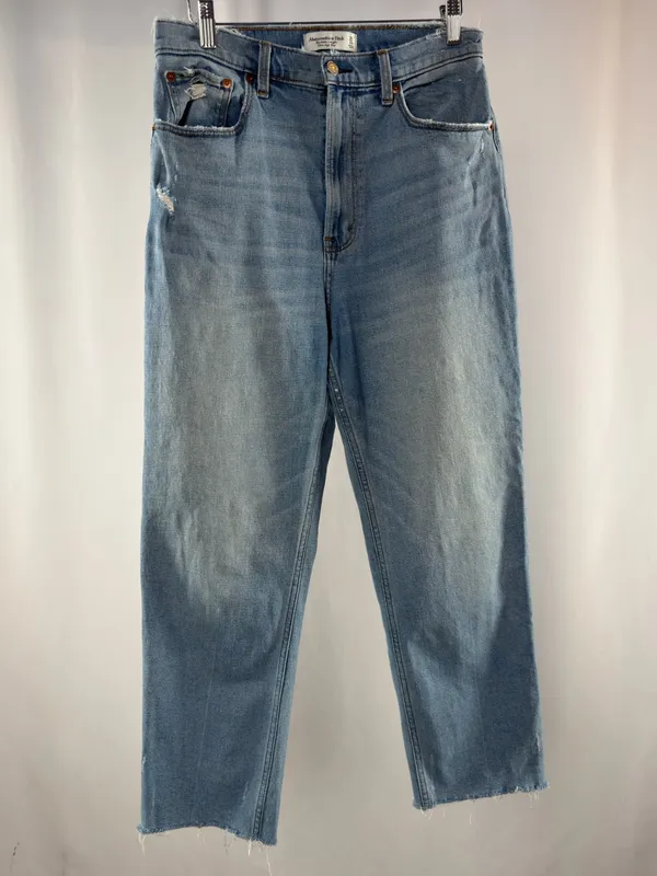 Abercrombie & Fitch Curve Love The Ankle Straight Ultra High Rise Jeans in Blue - Image 2