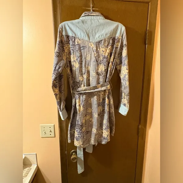 Love the Label Anthropologie Floral Chambray Belted Mini Dress - Image 4