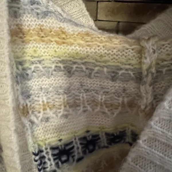 High-low American Eagle sweater with hoodie - Image 3