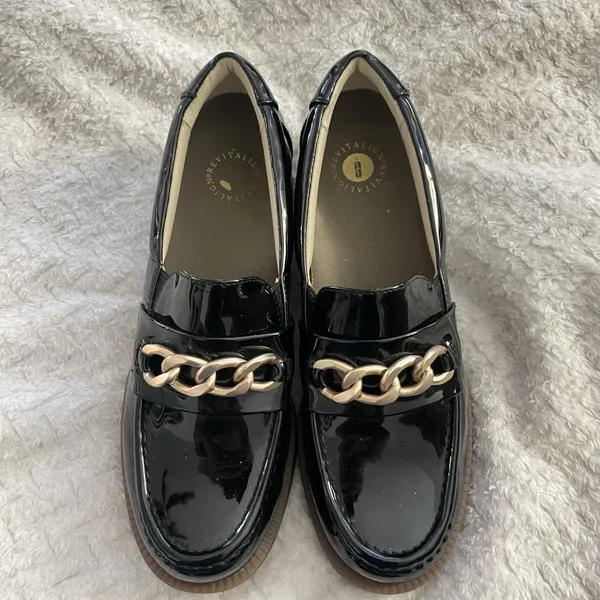 Revitalign Laural Black Patent Loafers Gold Chain Sz 10 - Image 8