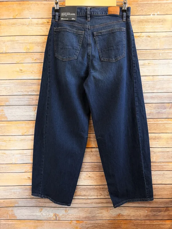 American Eagle Dreamy Drape Barrel Mid-Rise Strigid Dark Wash Jeans Size 00 NWT - Image 2