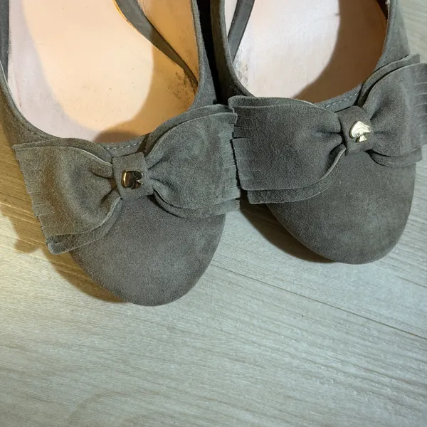 Kate Spade Wedge Heels Womens 8M Taupe Suede‎ Bow Fringe Dress Shoes - Image 3