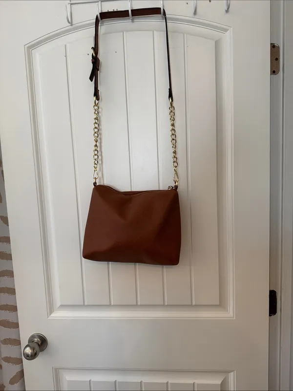 Steve Madden Brown Leather Crossbody Bag with Gold Chain - Image 3