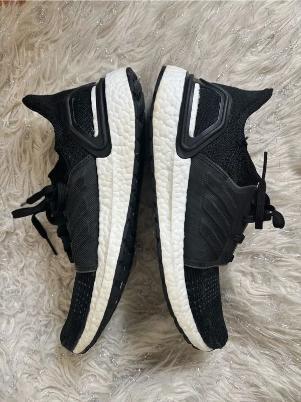 Adidas Ultraboost Black/White Women’s Knit Running Sneakers Size US 8.5 UK7 - Image 4
