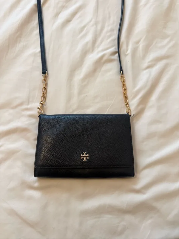 TORY BURCH | Black Georgia Pebbled Leather Fold over with gold chain detail - Image 3