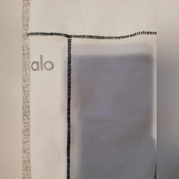 Alo Yoga leggings - Image 9