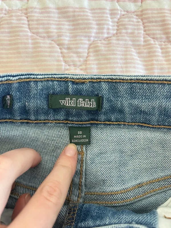 Target Jeans Ripped Mom - Image 3