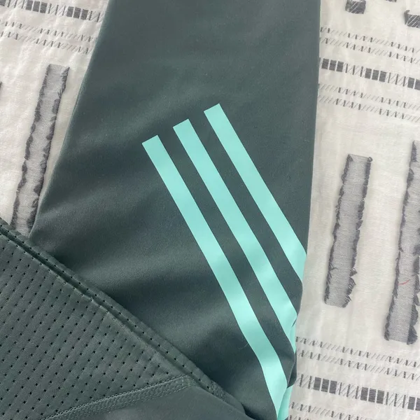 🛎️ Clearance Adidas Green Legings Medium - Image 3