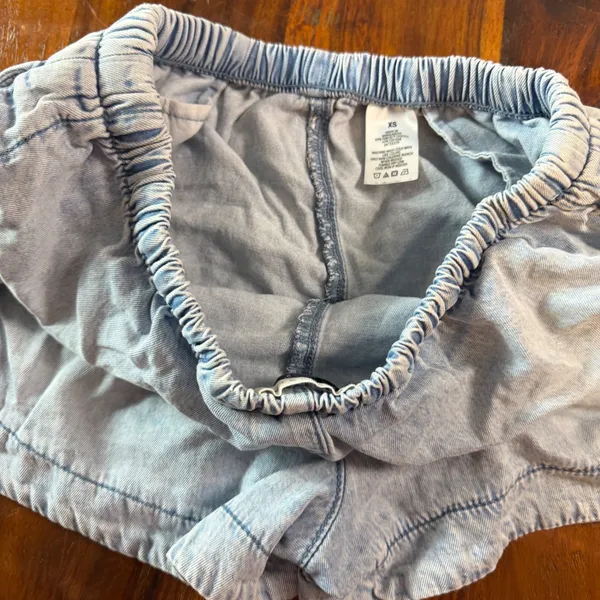 Aeropostale Womens XS Light Wash Tencel Cotton Dolphin Shorts Drawstring Blue - Image 7