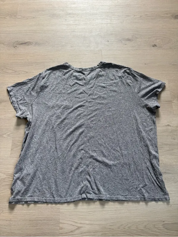 Old Navy Charcoal Gray Short-Sleeve Pocket Tee - Image 3