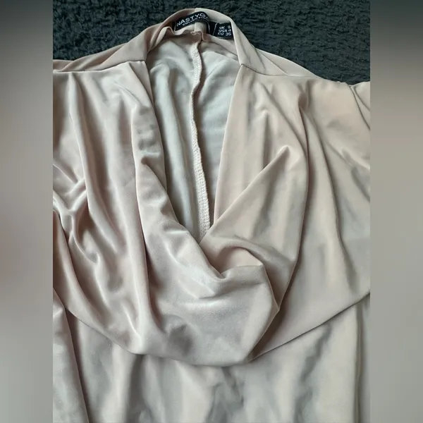Lt pink Nasty Gal bodysuit, foam shoulders and drapey neck-excellent condition - Image 4