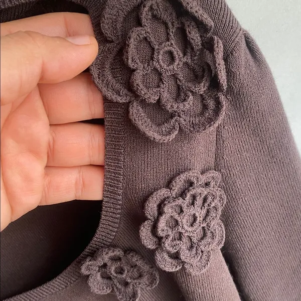 ❤️LOFT Chocolate Knit Top with Floral Details - Image 6