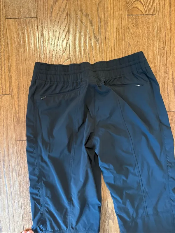 Athleta la viva ruched black jogger pant size 10 - Image 9