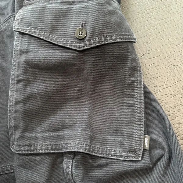 Women's TNA Aritzia Black Cargo Pant Supply Utility Baggy Fit Multi Pocketed - Image 4