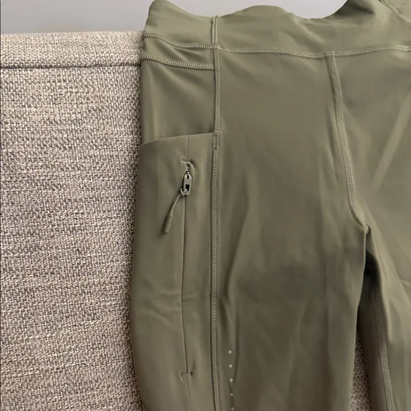 Lululemon Fast and Free Olive Green Women's Shorts 8” Light size 2 $78 - Image 6
