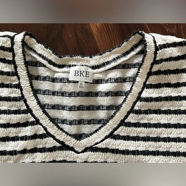 BKE from Buckle Black and White Striped V-Neck Top (kinda cropped) - Image 2