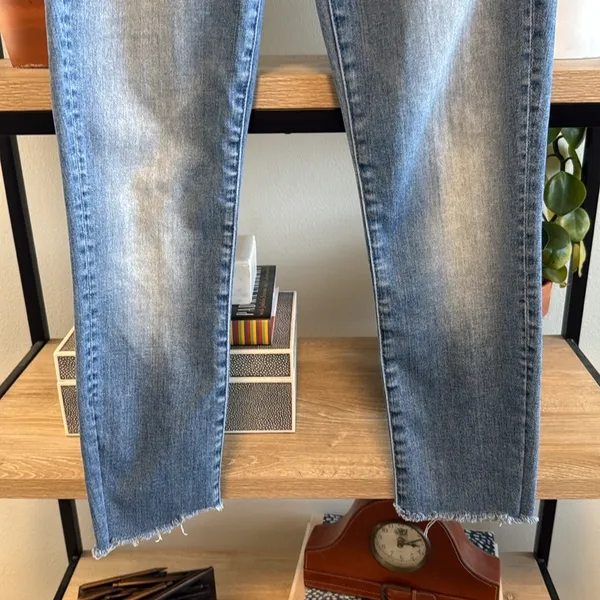 MOTHER The Looker Ankle Fray Cropped Jeans in Wild & Sweet Wash, 24 - Image 3