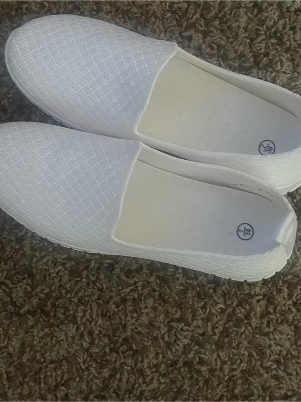 Source Unknown White Women’s Slip-On Flats - Image 3
