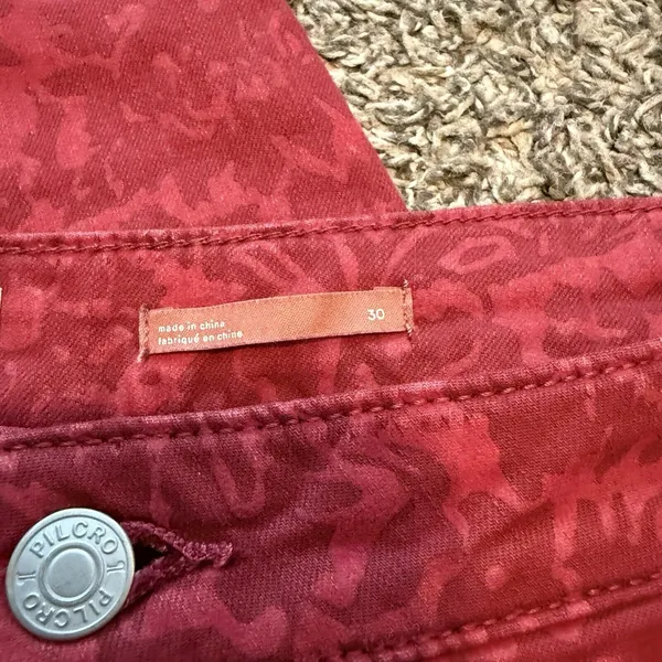 Anthropologie‎ Pilcro Denim High Rise Legging Sz 30 Red Floral Holiday Night Out - Image 3