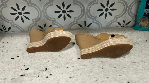 Gianni Bini Platform Wedge Heel Sandals Size 6 - Image 3