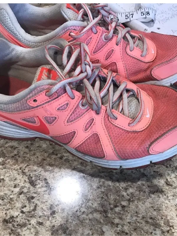Nike Pink and Gray Women's Athletic Shoes - Image 4