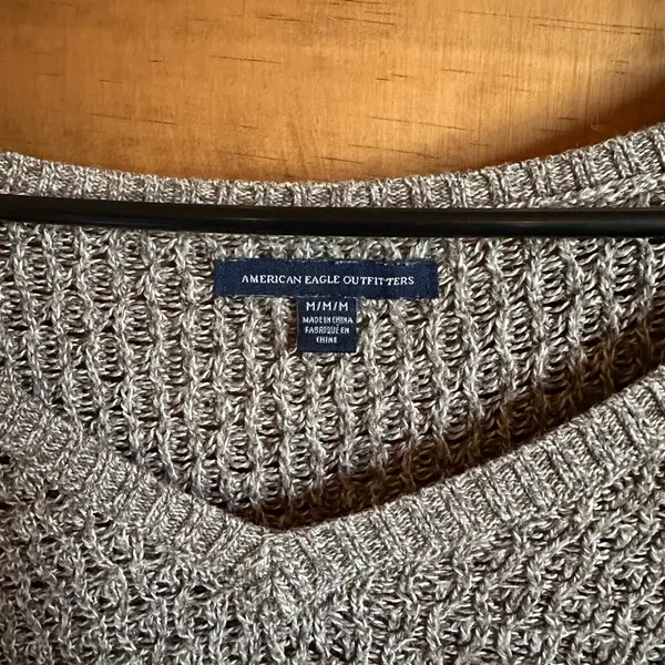 American Eagle Outfitters Gray V-Neck Knit Sweater Size Medium - Image 2