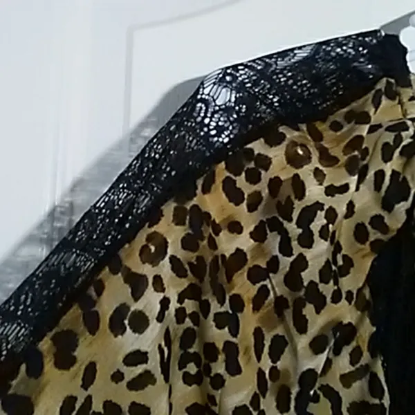 FINAL MARKDOWN Ladies' Hot in Hollywood Peasant Top (L) - Image 3