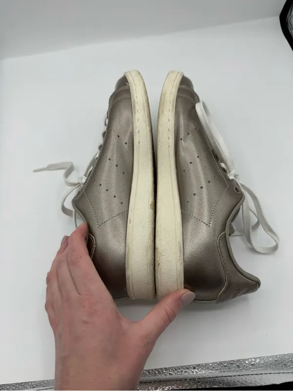 Adidas Stan smith Metallic Gray Low-Top Sneakers women’s size 8 sporty school - Image 5