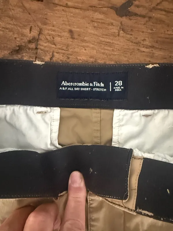 Abercrombie & Fitch Tan All Day Short 5" Inseam Size 28 - Image 5