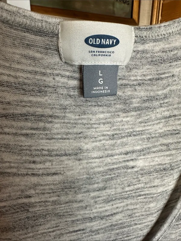 Old Navy Heathered Light Gray Scoop Neck Tank with Rounded Hemlone - Image 3