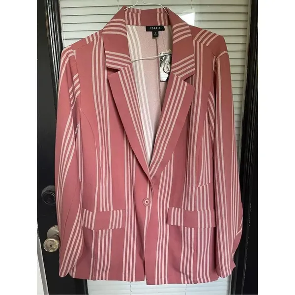 NWT Torrid Lightweight Boyfriend Blazer Pink/ White/ Stripe Size 2X - Image 2