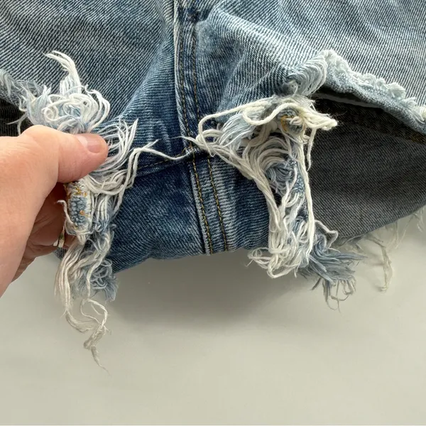 Agolde Parker Vintage Cut Off Distressed Shorts in Swapmeet‎ Light Wash Sz 25 - Image 6