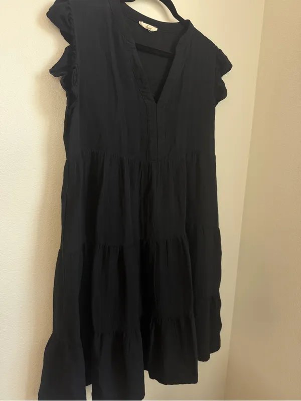 entro Black Tiered V-Neck Midi Dress - Image 3