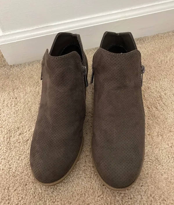 Ankle Boots (booties) Gray Size 6 - Image 4