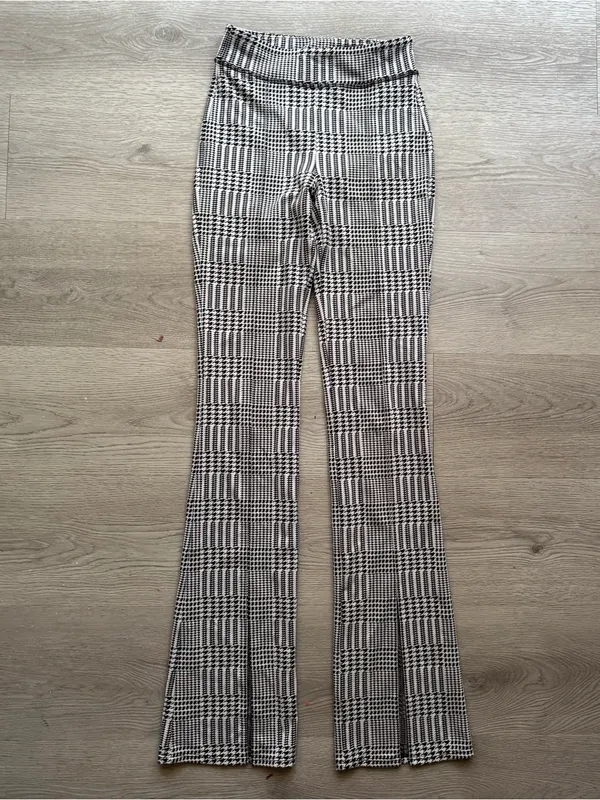 Alo High-Waist Glenplaid Flutter Yoga Pants - Image 4