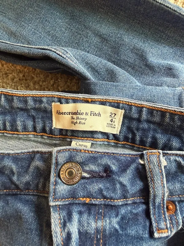 Abercrombie Jeans - Image 2