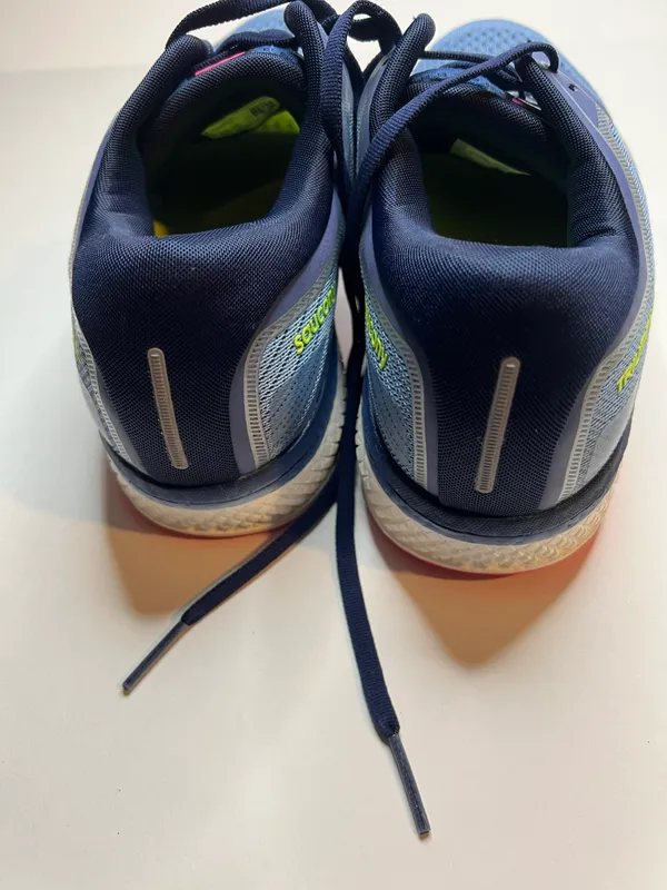 Triumph Iso Sneakers Size 9.5 - Image 5