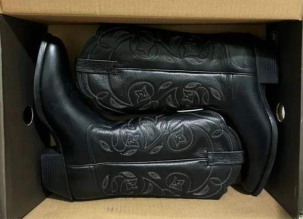 Ariat Cowboy Women’s Boots - Image 6