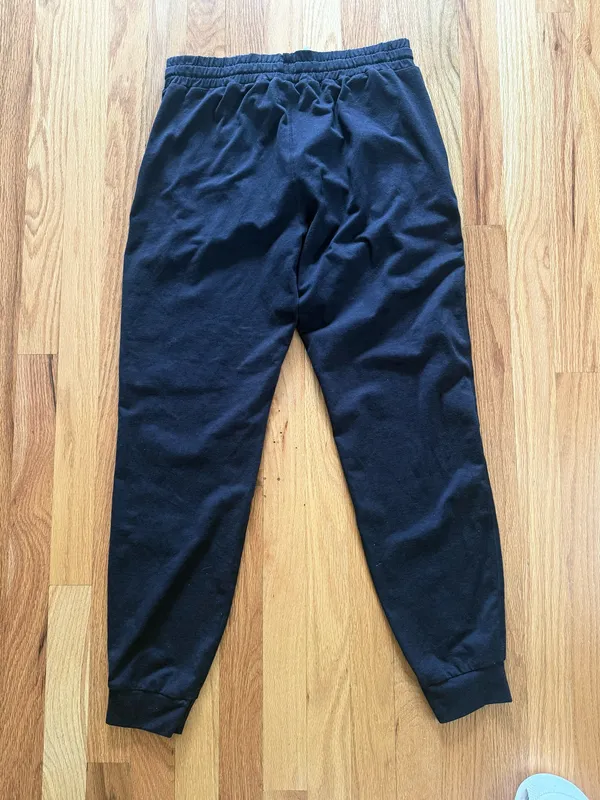 Vuori size medium joggers black  - Image 6