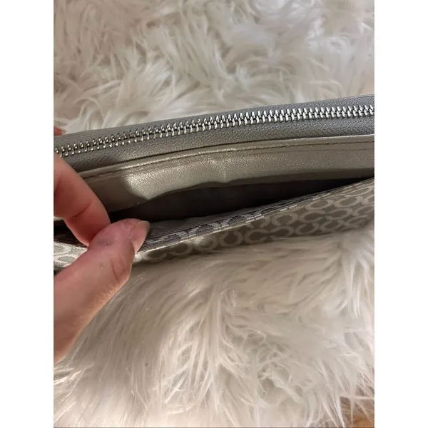 Coach Madison Needlepoint Op Art Accordion Zip Wallet light gray RARE - Image 2