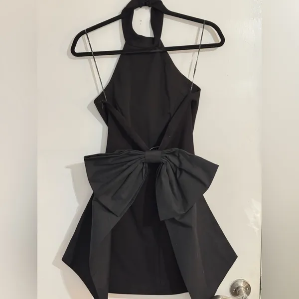 Elliatt, NWT, Black Backless Dress with Bow Detail - Image 3