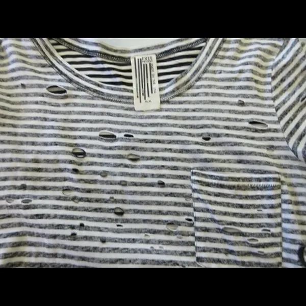 Free People distressed tee reverse print sz Med - Image 3