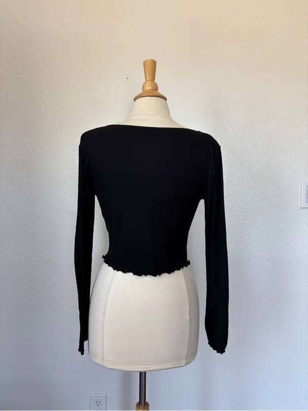 Active USA Black Long-Sleeve Cropped Scoop Top - Image 5