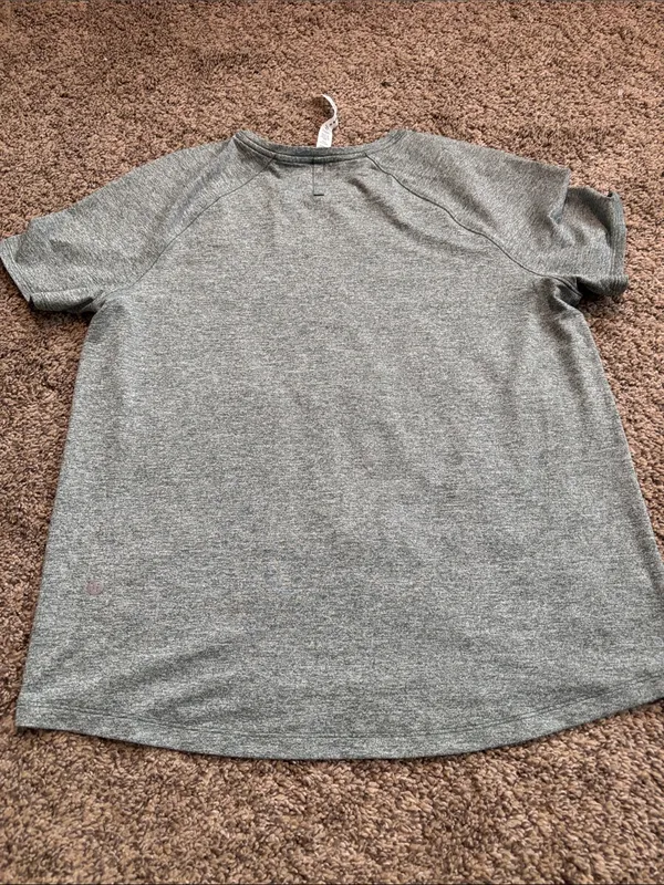Lululemon License to Train Classic-Fit T-Shirt size 8 - Image 3