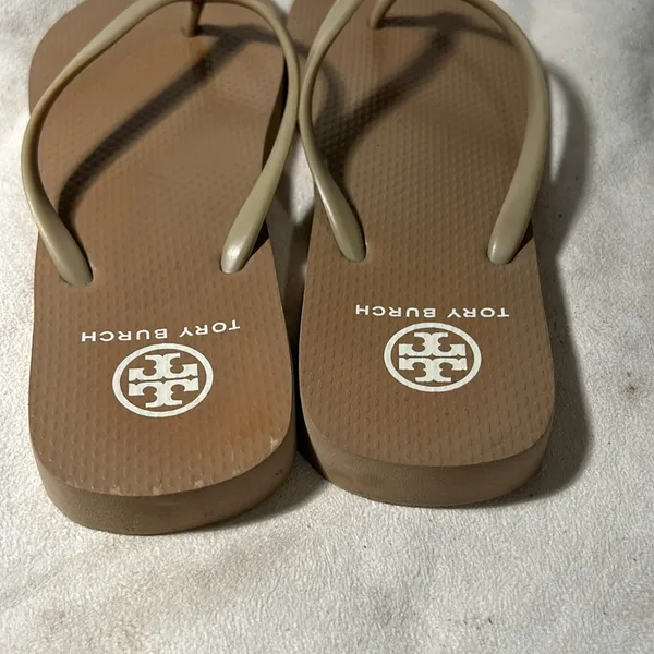 Tory Burch Thong Wedge Sandals for Women size 8/8.5. Tan color - Image 4